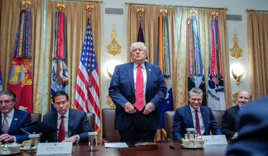 ▶ ‘Uitschot’, ‘waardeloos’ en ‘een stinkland’: Trump choqueert met extreme uitspraken over Somaliërs ‘die niets bijdragen’