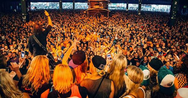 Sallandse boerenrockband BÃ¶kkers bij Zaal Thijssen in Vlierden