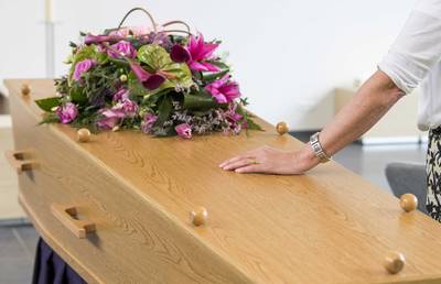 'Uitvaartbranche vaak schimmig over kosten'