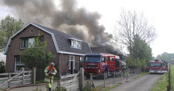 Brand in loods Overberg: veel rook, te weinig bluswater en één aanhouding