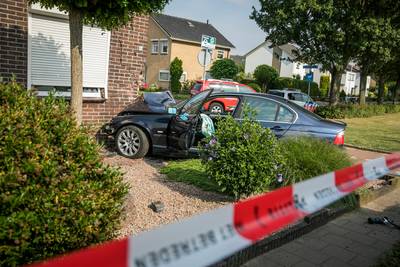 Auto ramt hoekwoning in Babberich