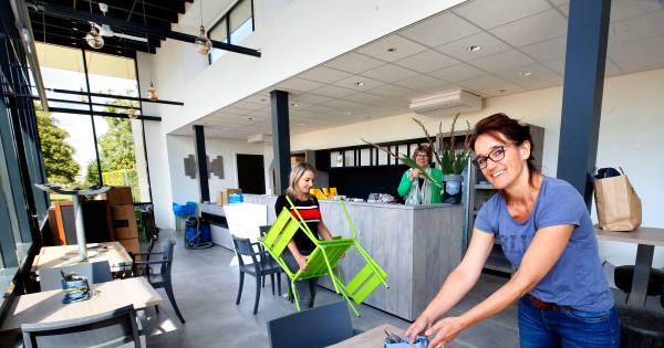 Iedereen helpt mee in de nieuwe lunchroom van Colinda in Veen - BN DeStem