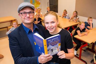 Mayke (12) uit Goor schrijft eigen kinderboek over magische camping
