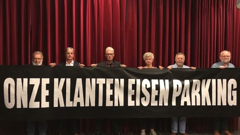De handelaars van de Dampoortstraat willen parking voor hun klanten.