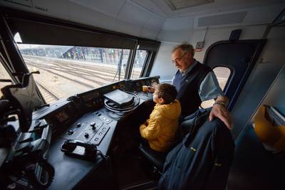 Grote wens van Tim (7) komt uit: voor een dag conducteur zijn