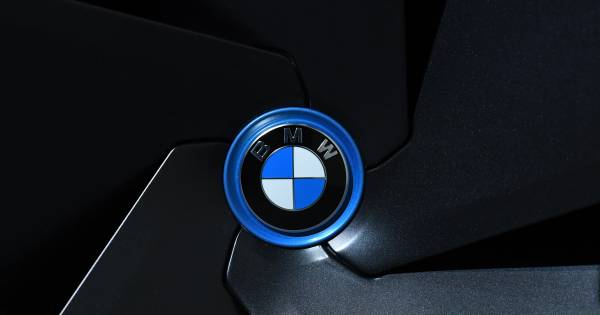 Nep-agenten in BMW beroven Polen op A15 van 'grote som geld'