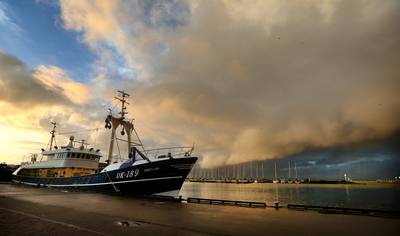 Urker visser 'gegijzeld' in Franse haven