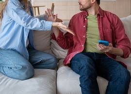 “Hij ging vreemd, maar liet me geloven dat ík gek was”