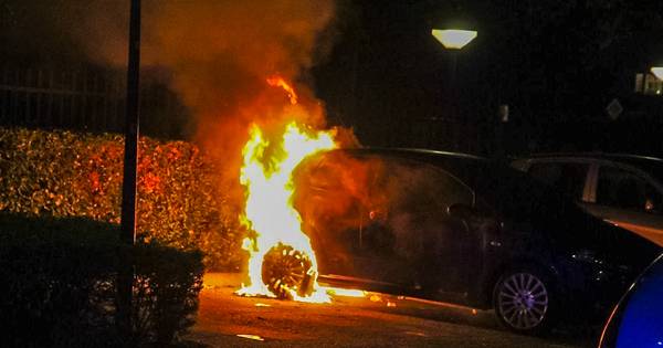 Another car on fire in De Maten in Apeldoorn |  Apeldoorn