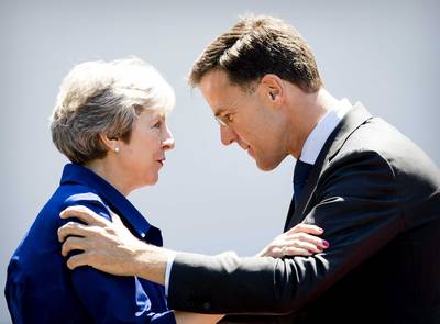 ‘May waarschuwt Rutte: zonder hulp is brexit-deal ten dode opgeschreven’