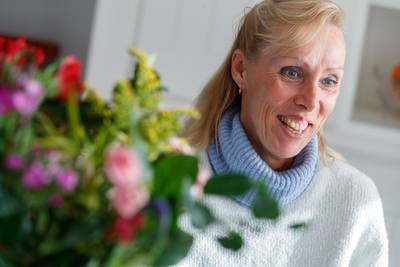 Anja uit Willemstad schreef een boek: ‘Geluk en vrolijkheid is ieders doel’