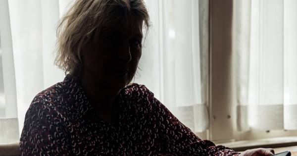 Oplichters deden zich eerst voor als haar dochter en daarna als een helpdeskmedewerker van haar bank.