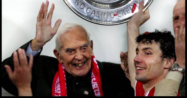 Psv Gehuldigd Op Geboortedag Van Icoon Frits Philips Nederlands Voetbal Pzc Nl