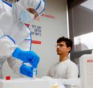 Hoe verloopt de test voor het coronavirus precies? En wordt die ook terugbetaald?