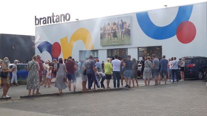 Wachtrijen Onverantwoord Lang In Coronatijden Burgemeester Sluit Beverse Brantano Vestiging Beveren Hln Be