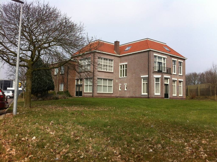 Afgedankt gemeentehuis Staphorst tegen de grond Staphorst destentor.nl