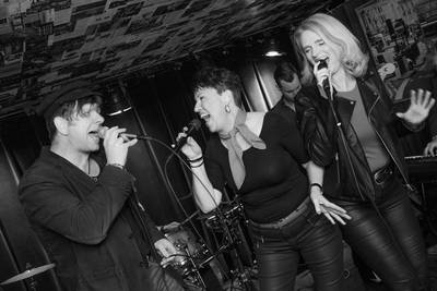 Herman Brood-tributeband maakt debuut op bühne in Overdinkel