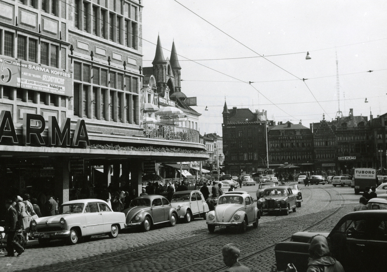 Vroeger En Nu De Korenmarkt In De Jaren 60 Foto Hlnbe