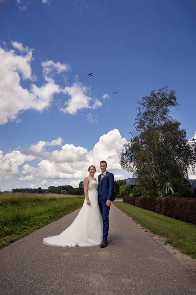 Bruiloftspaar ziet vliegtuigen boven Willemstad neerstorten vlak na bijzondere foto: ‘Gelukkig moment veranderde snel’