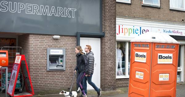 Pin in Weurtse Coop blijft, in Wijchen niet