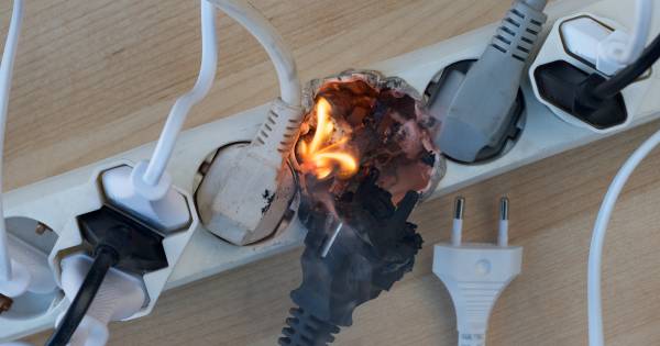 Veel vaker brand bij gezinnen: batterij in smartphone en hoverboard boosdoener - AD.nl