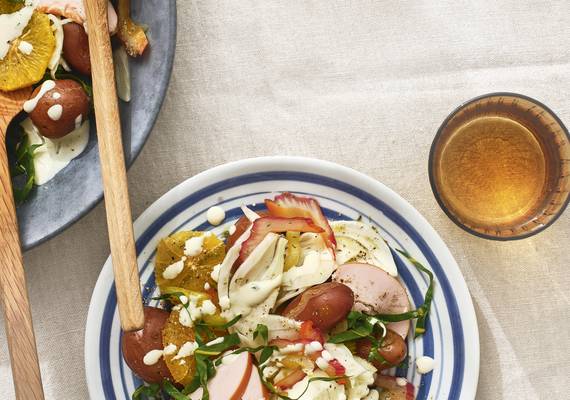 Snel op tafel: Regenboogsalade met gerookte kip & sinaasappel