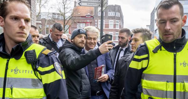 Man aangehouden vlak voor flyeractie van Wilders | Binnenland - BD.nl