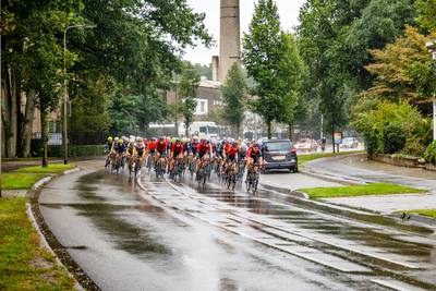Twee etappewinnaars na millimetersprint in Olympia's Tour