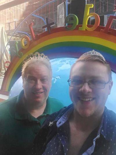 Vader (53) komt uit de kast nadat ex-vrouw én zoon vertellen homo te zijn