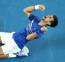 Djokovic geeft Nadal tennisles en verovert zevende recordwinst