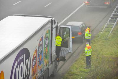 Botsing tussen vrachtwagen en auto's bij afrit Prinsenbeek