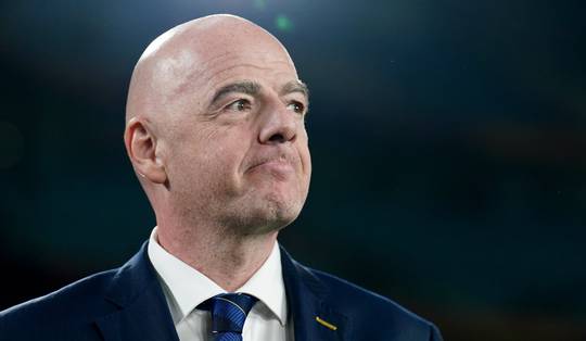 Infantino verder onder druk: ook secretaris-generaal van FIFA en oud-trainer Arsène Wenger bekritiseren aandelenplan