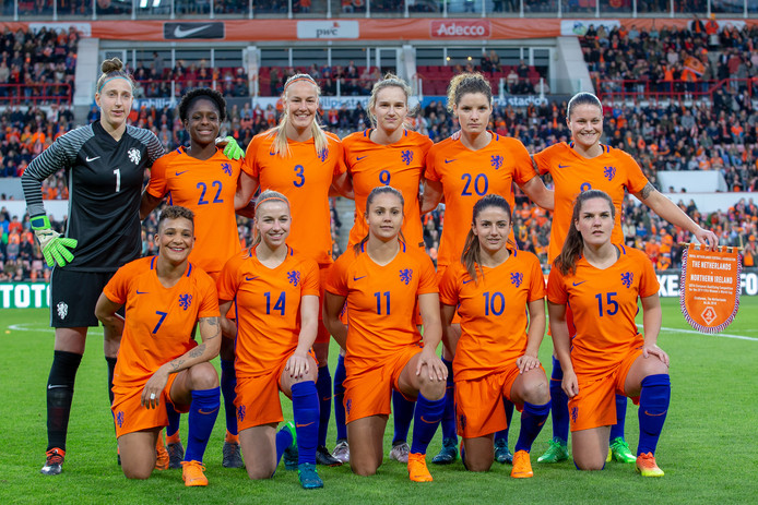 Oranje Leeuwinnen stijgen naar eerste plaats op UEFA ...