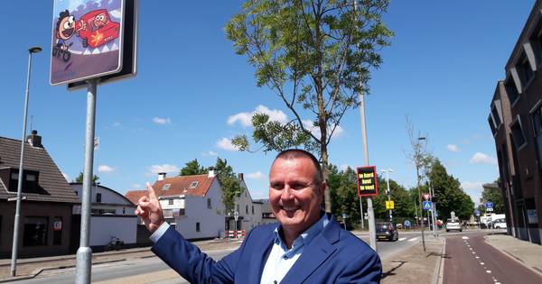 Botsing op Oisterwijkse rotonde, de ludieke borden ten spijt.