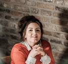 Nog voor ik mijn vraag gesteld heb, weet ik al hoe naïef ze klinkt. Ik vraag het toch