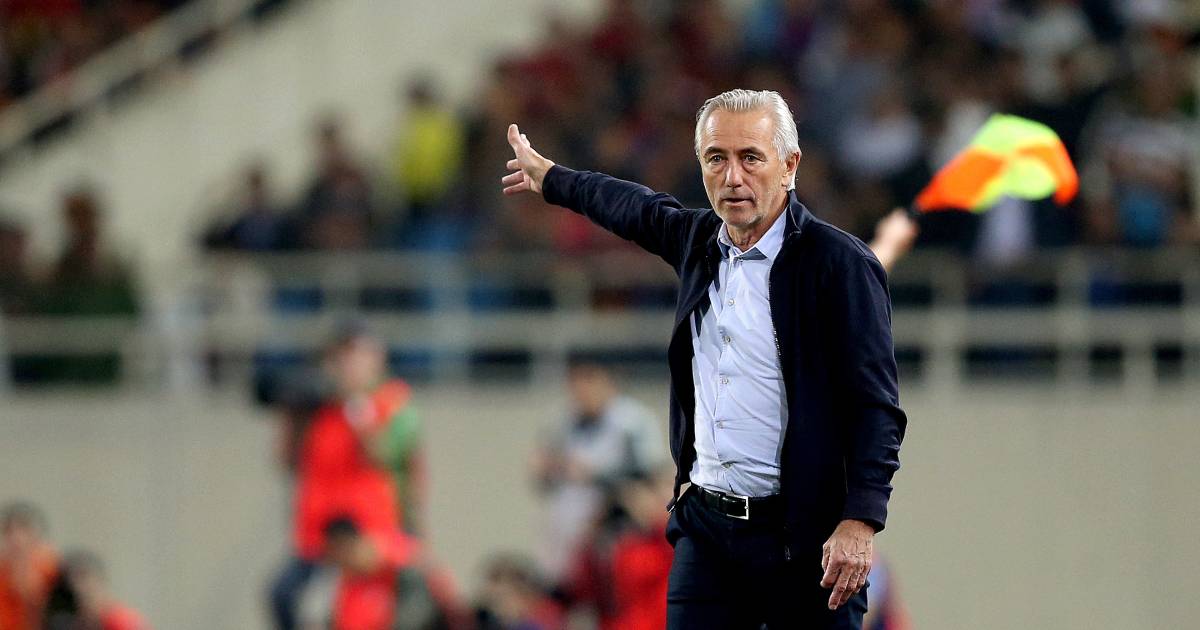 Van Marwijk ondertekent in Dubai contract als bondscoach - De Gelderlander