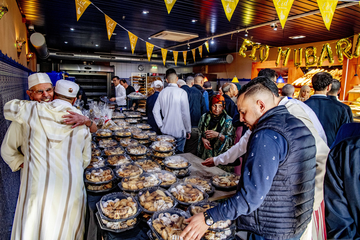 Een Suikerfeest Zonder Kussen Omhelzingen En Handdrukken Dit Jaar Trouw