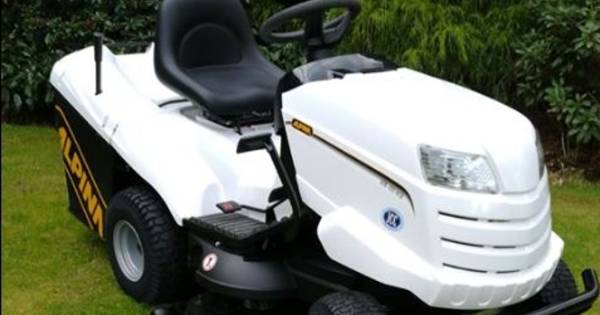 Grasmaaier en minitrekker gestolen in Reek | Oss eo - BD.nl