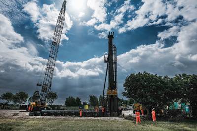 Deze damwanden moeten straks ‘stil’ de grond in bij de A15
