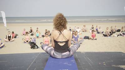 'Vliegende yogi' vliegt van les naar les