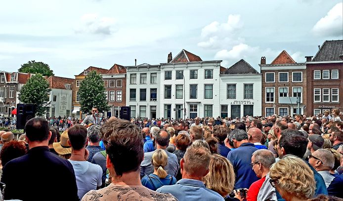 Geintje Van Danny Vera Loopt Uit De Hand Brug In Zeeland Stroomt Vol Met 2000 Toeschouwers Binnenland Destentor Nl