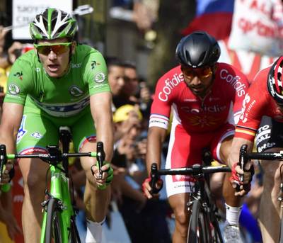 Démare en Bouhanni beboet voor beuken in de sprint