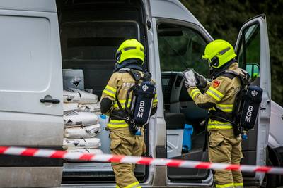 Bestelbus vol drugsmateriaal achtergelaten op oprit A12 in Zevenaar