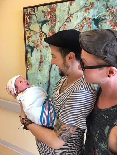 Transgenderman bevalt van gezonde baby