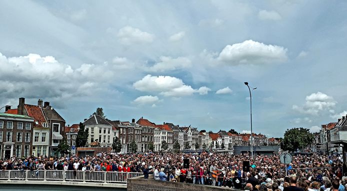 Geintje Van Danny Vera Loopt Uit De Hand Brug In Zeeland Stroomt Vol Met 2000 Toeschouwers Binnenland Destentor Nl