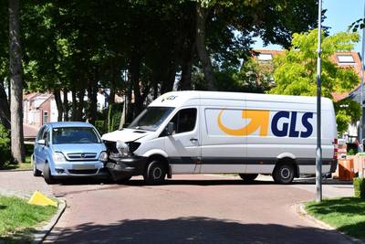 Auto en bestelbus botsen op elkaar in Scherpenisse
