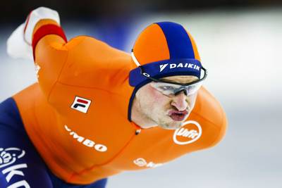 Kramer wint 5000 meter, Roest nipt aan de leiding