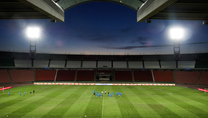 Hongarije Roemenie In Leeg Stadion Nederlands Voetbal Gelderlander Nl