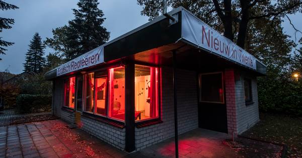 Politie neemt aangifte van discriminatie door eigenaar sekshut Reutum niet in behandeling - Tubantia