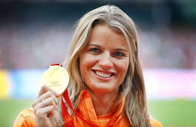 Dafne verruilt Arnhem voor Oosterbeek, Marieke duikelt jeugdfoto's op